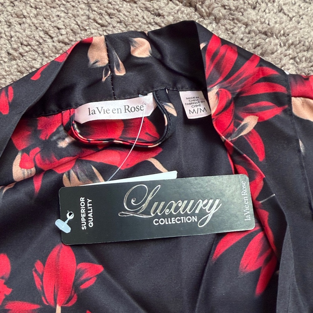 ๐น Floral Satin Robe ๐น - Picture 4 of 4
